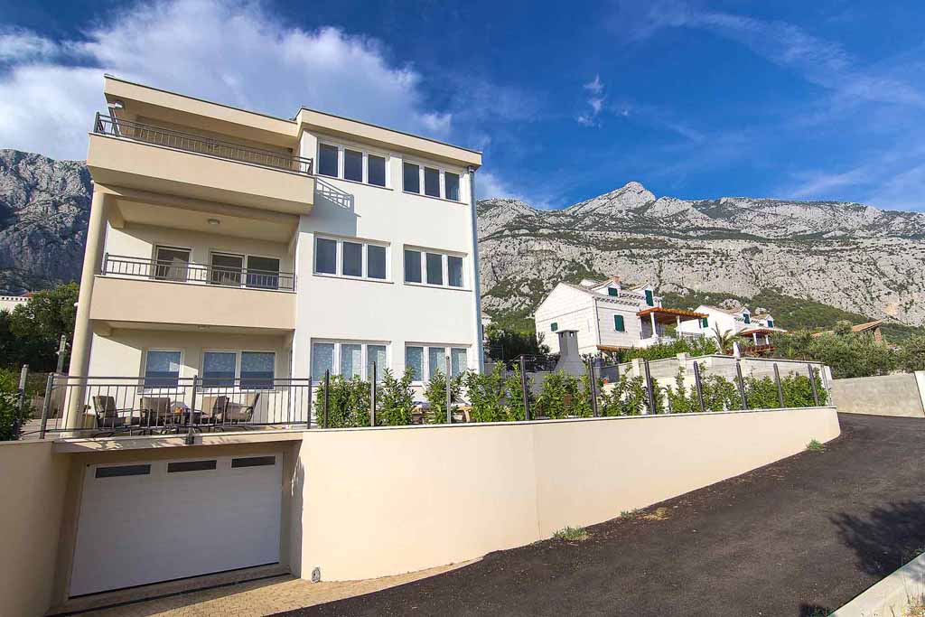 Makarska - Ferienhäuser mit privatem Pool - Villa Senia / 02