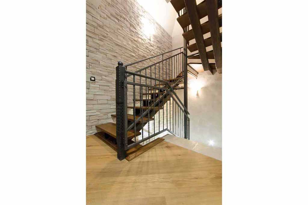 Uvnitř schodiště - Villa Srzich 4 / 16