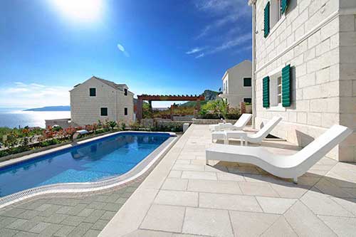 Vila Makarska s bazenom, VillaSrzić