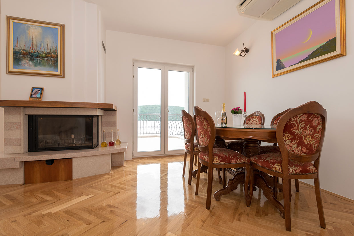 Living room with fireplace, Villa Borak / 16