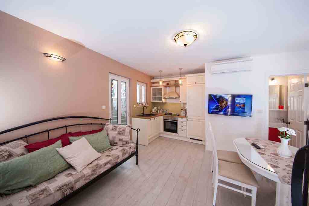 Et spisestue og avslapningsrom, Hus Palmina / 08