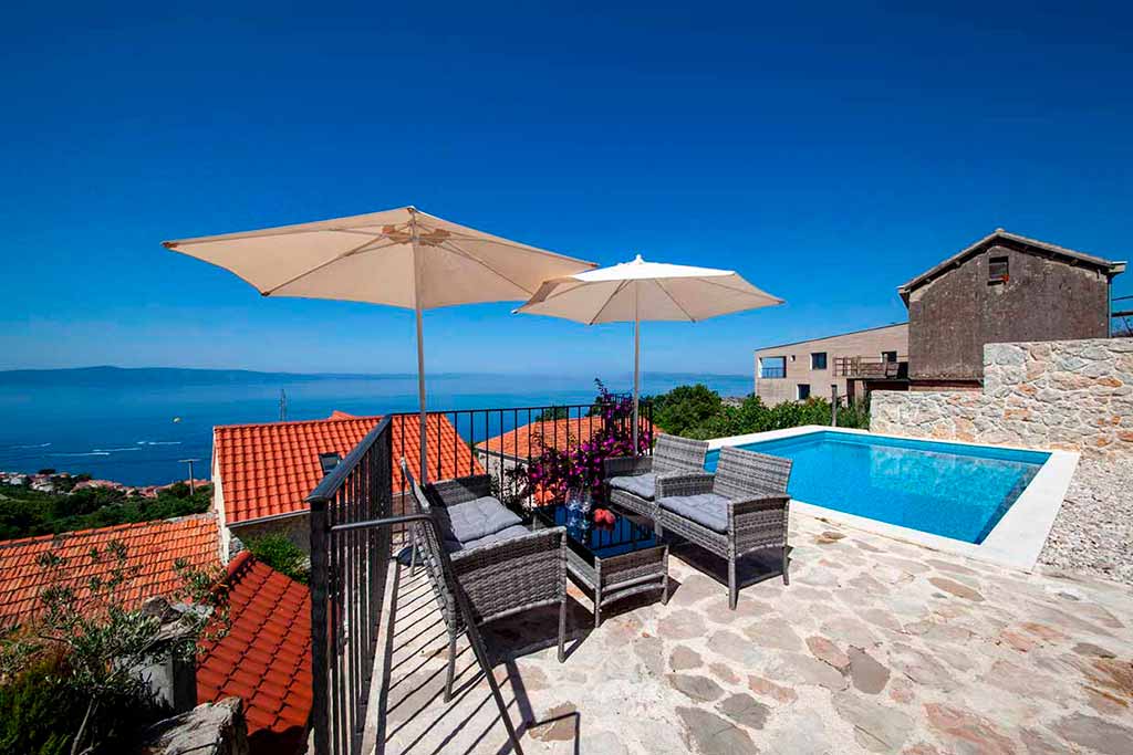 Taras z basenem - Villa Dani / 09