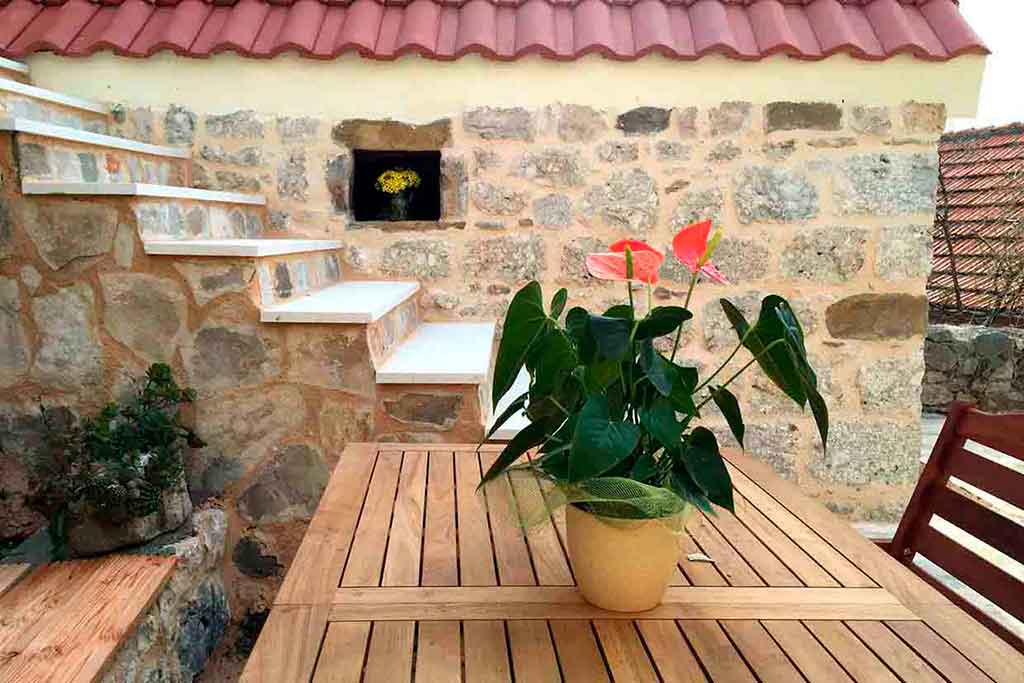 Taras z dużym stołem - Villa Dani / 16