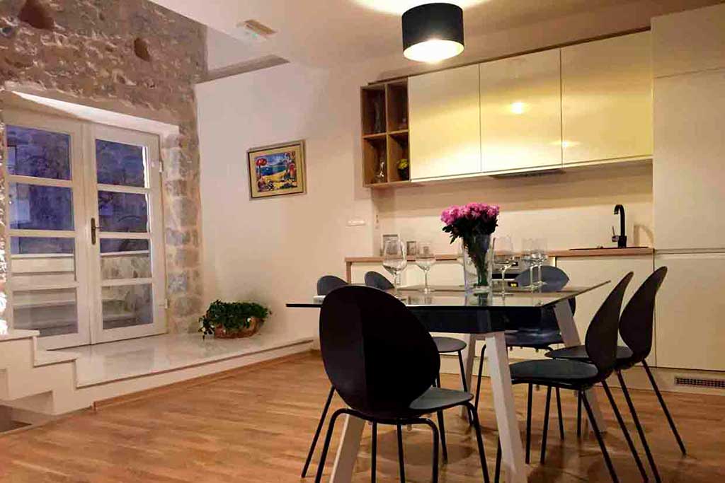 Kuchnia z jadalnią - Villa Dani / 24