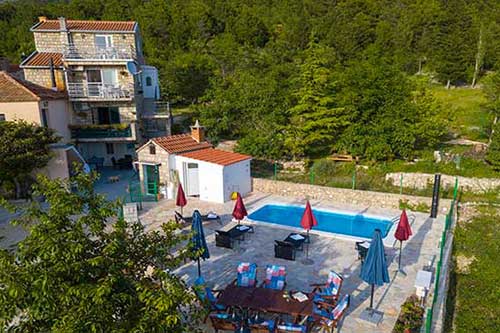 Feriehus Tučepi med pool for 8 personer - Villa Ljubo