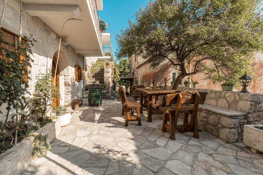 Terrasse in natürlichem Schatten - Villa Stina / 10