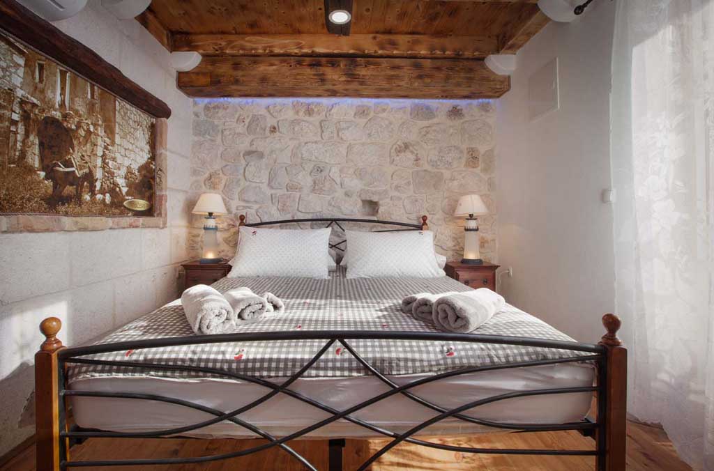 Bedroom with balcony - Villa Stina / 33
