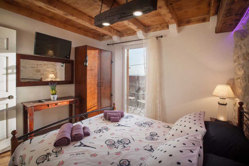 Bedroom with balcony - Villa Stina / 36
