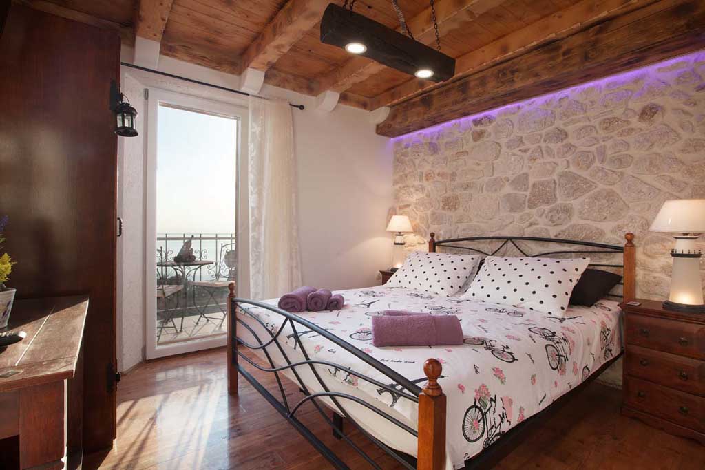 Schlafzimmer mit Doppelbett - Villa Stina / 37